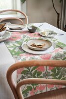 Table runner Bettys Tulpaner 550 35x120 cm cotton - Ekelund